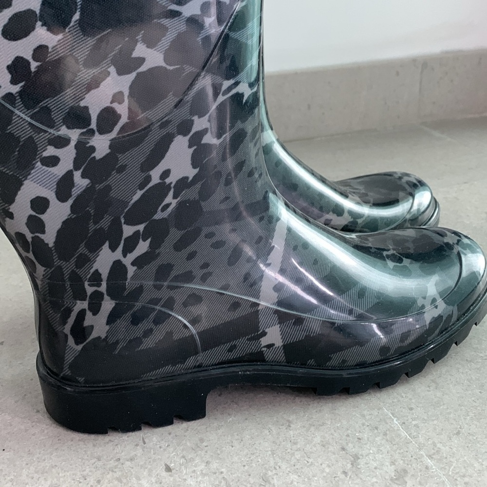 Burberry Women’s Rain Boots - Picture 8 of 10